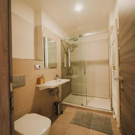 Apartment New Equipped In The City Center Plzen